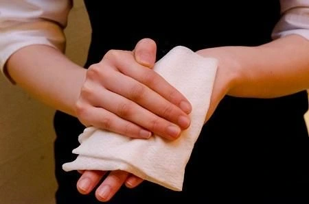 Toallitas de tejido húmedo Agregar color a los servicios de hotel