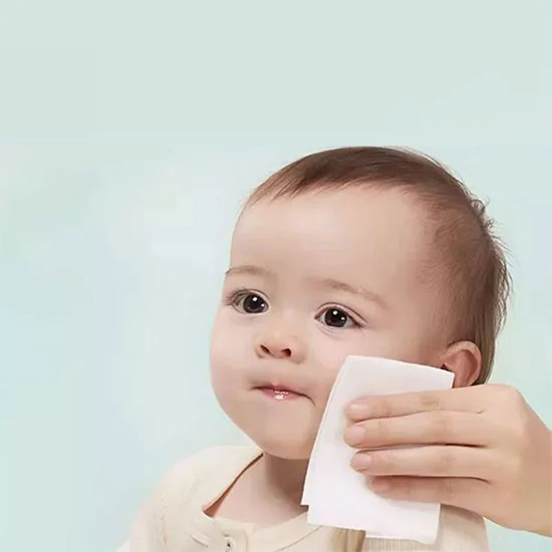 Logotipo de toallitas húmedas: productos de limpieza exclusivos para bebés
